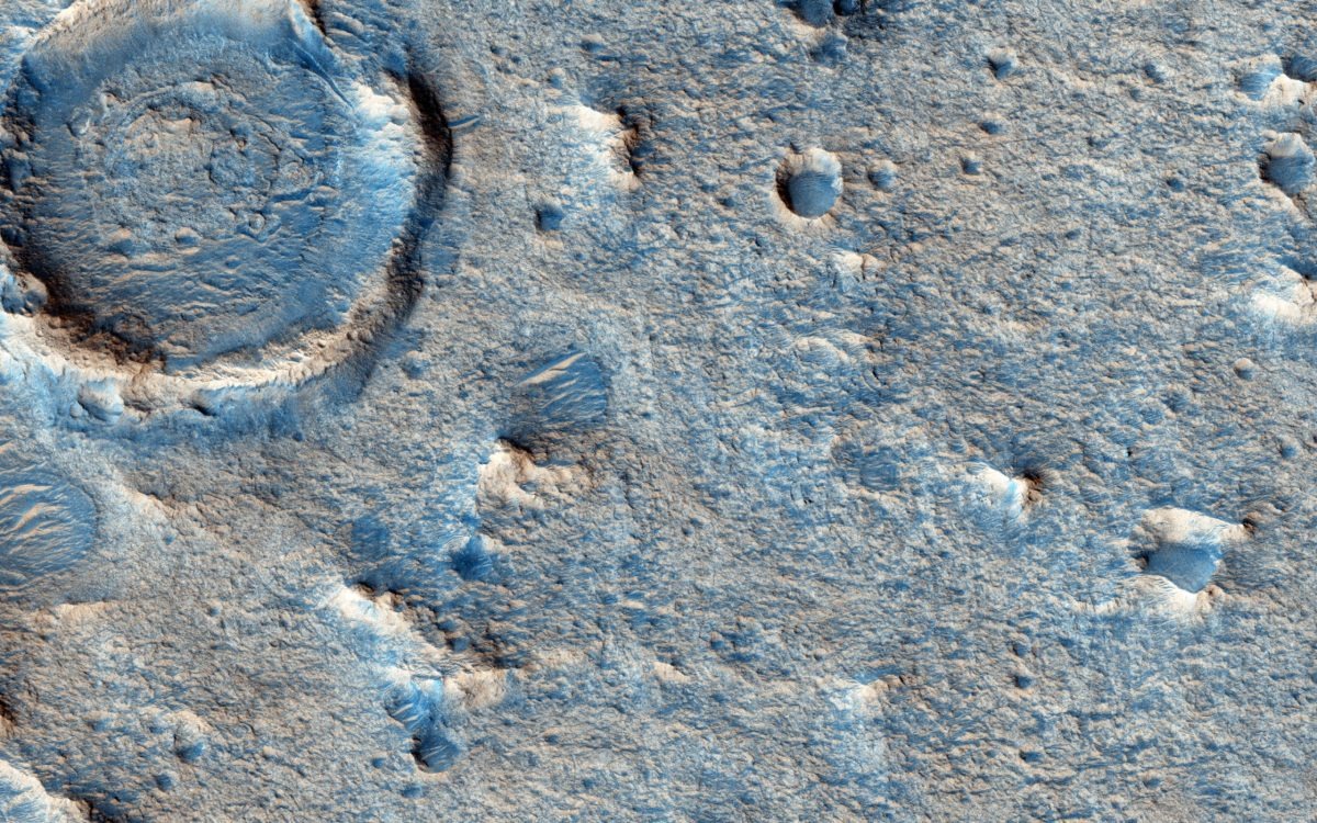 Фрагмент глиняной равнины Марса Oxia Planum, изображение получено с помощью камеры высокого разрешения HiRISE космического аппарата MRO