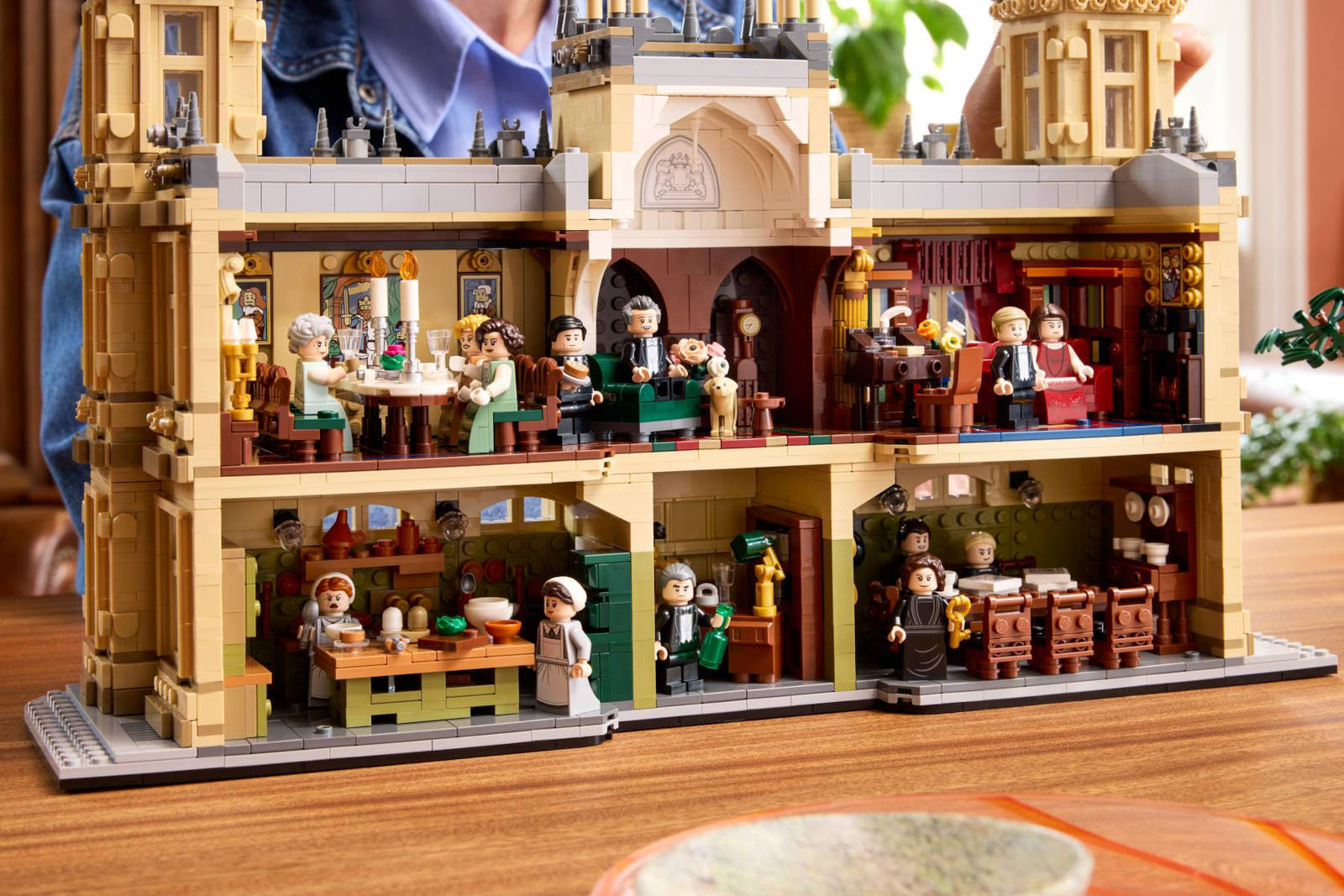 Права на изображения принадлежат Comcast и LEGO Group