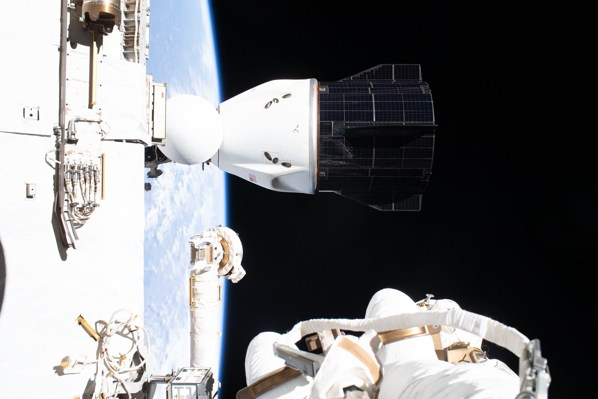 Crew Dragon с Андреем Федяевым сможет отстыковаться от МКС не раньше 5 октября