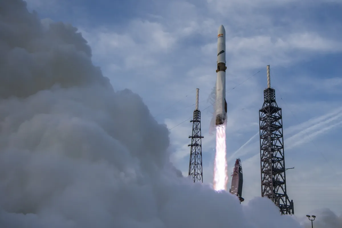 Blue Origin планирует запускать New Glenn 50 раз в год и вернуть ракету на старт до конца 2026 года
