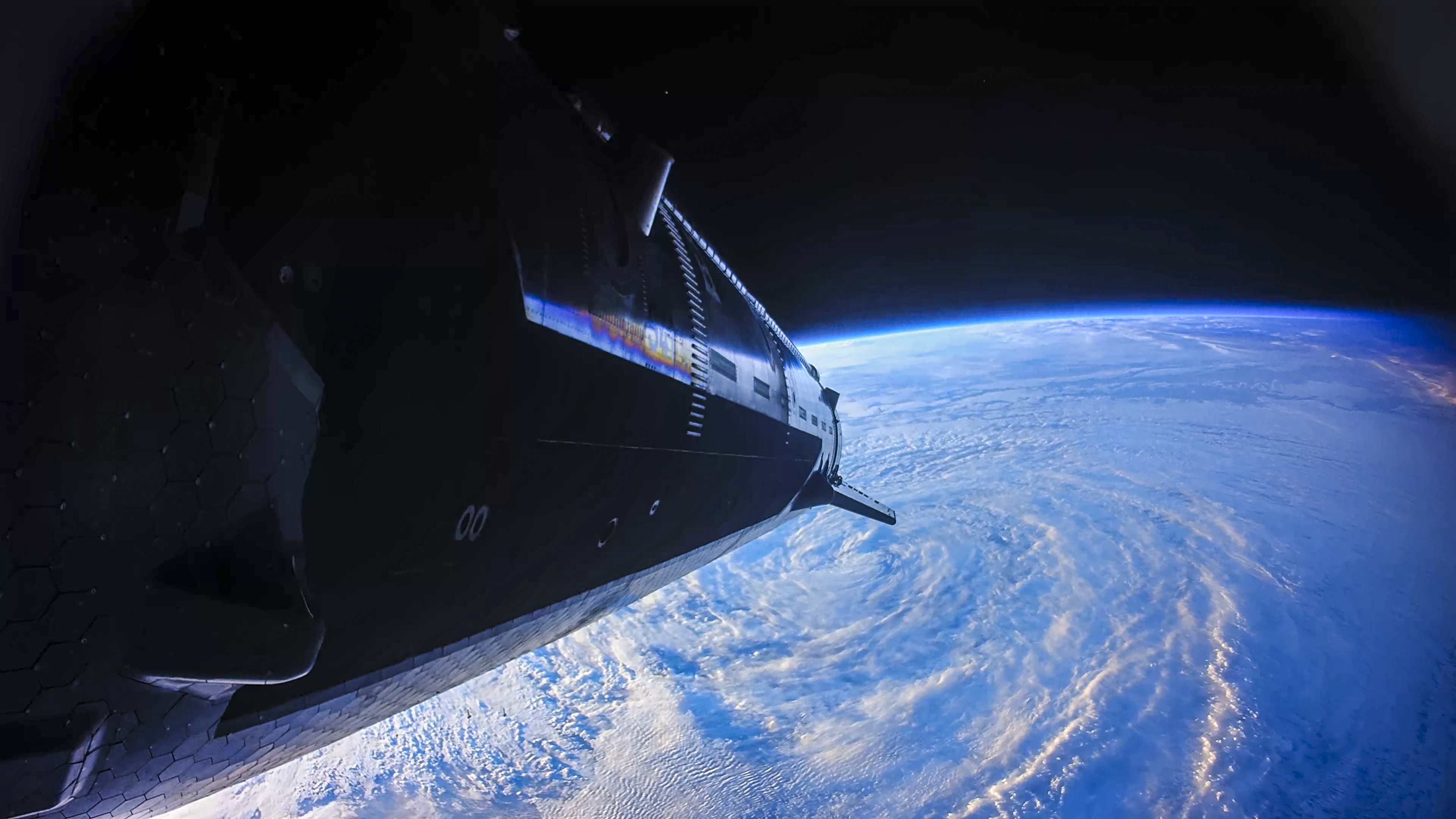 Разделение ступеней, работа двигателей Raptor, теплозащитный экран корабля. SpaceX показала новые к…