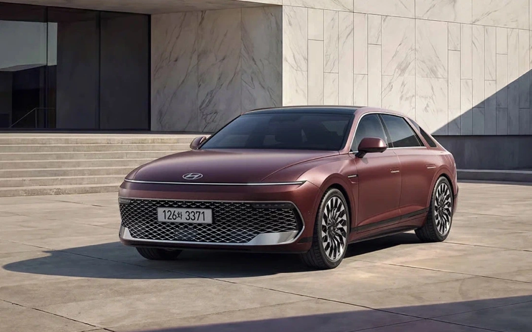 Флагман Hyundai приехал в Россию: обновленный пятиметровый Grandeur оценили в 6,89 млн рублей