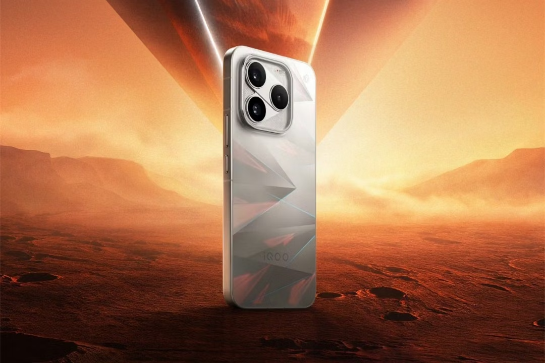 Уникальный экран 165 Гц и 10 000 нит, камера Sony, 8400 мА·ч, 100 Вт, IP69. Флагманский смартфон iQ…