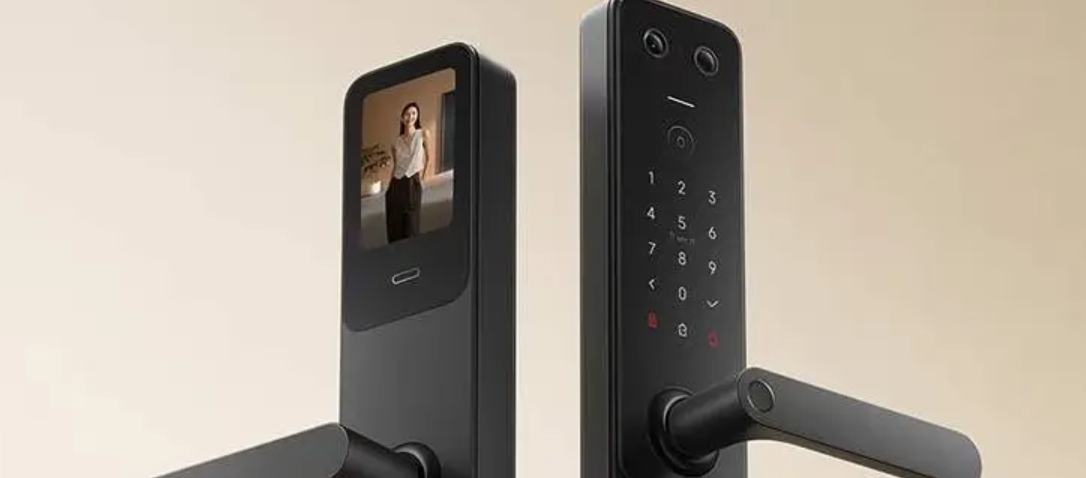 Xiaomi представила умный дверной замок с экраном, распознаванием посетителей и 11 способами открытия