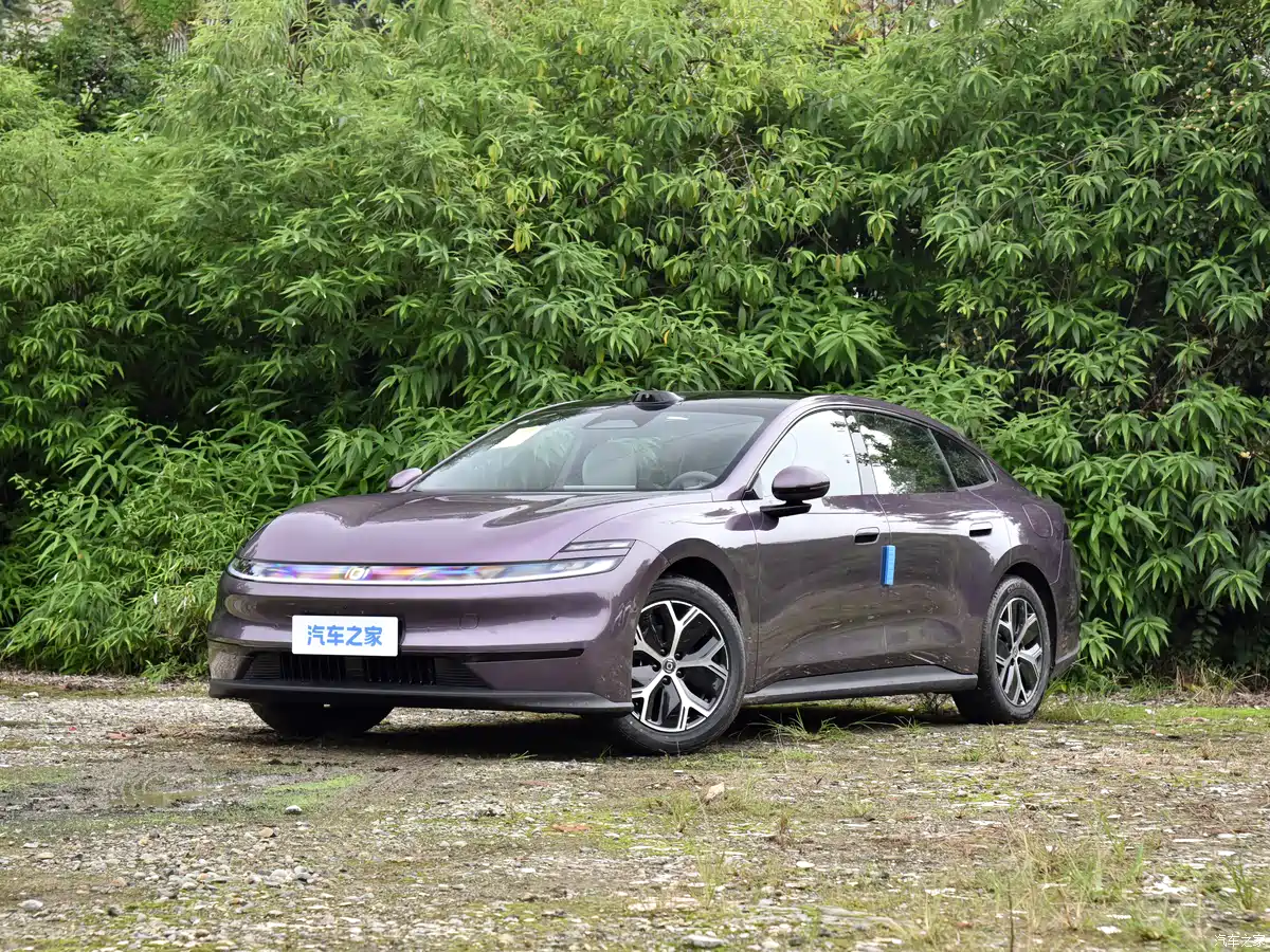 Changan Qiyuan A06 популярен в России, в Китае уже представили Qiyuan A06 2027 — он проезжает 2120…