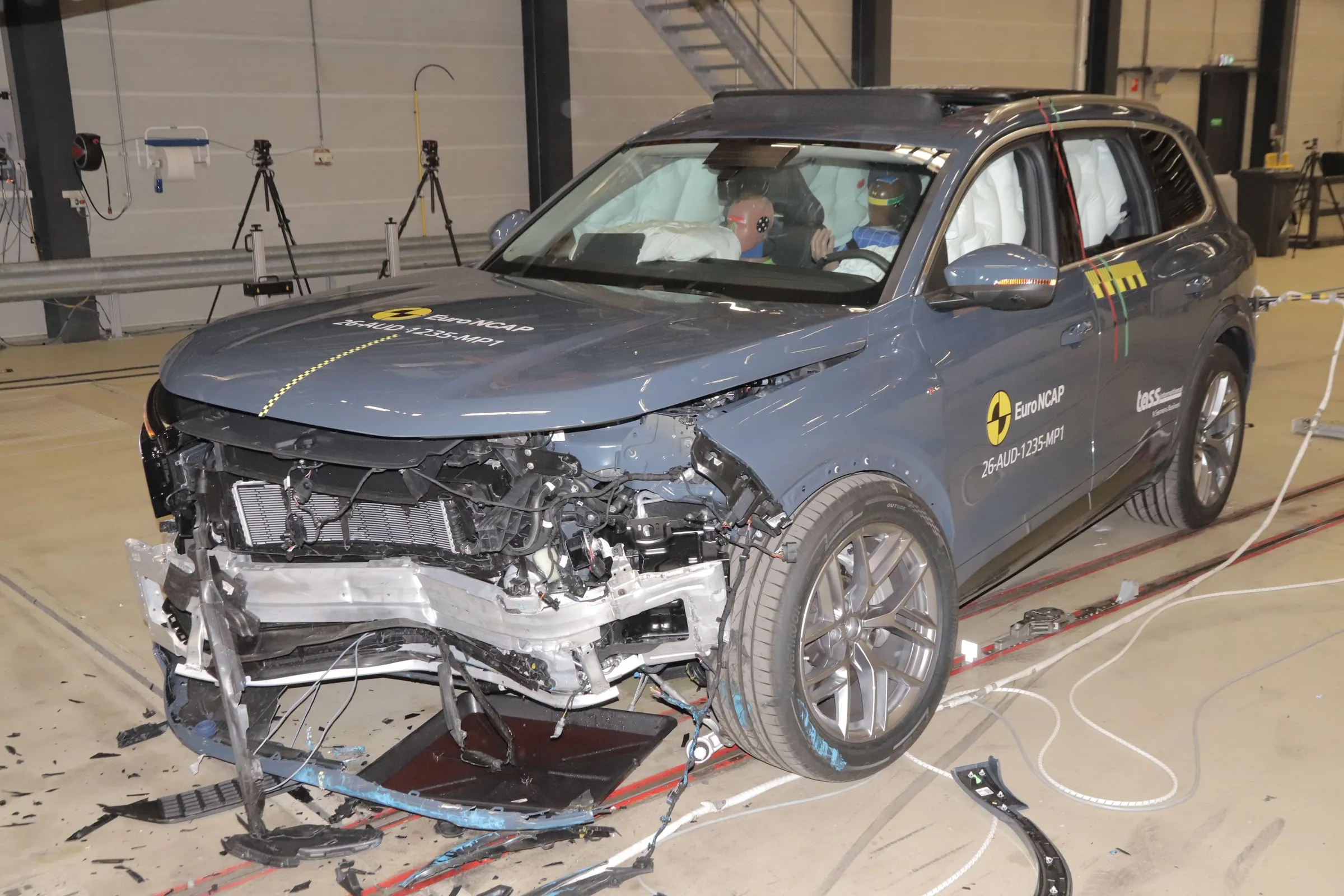 Audi Q7 — первый серийный автомобиль со 100 баллами в тесте на безопасность Euro NCAP Post-Crash Sa…