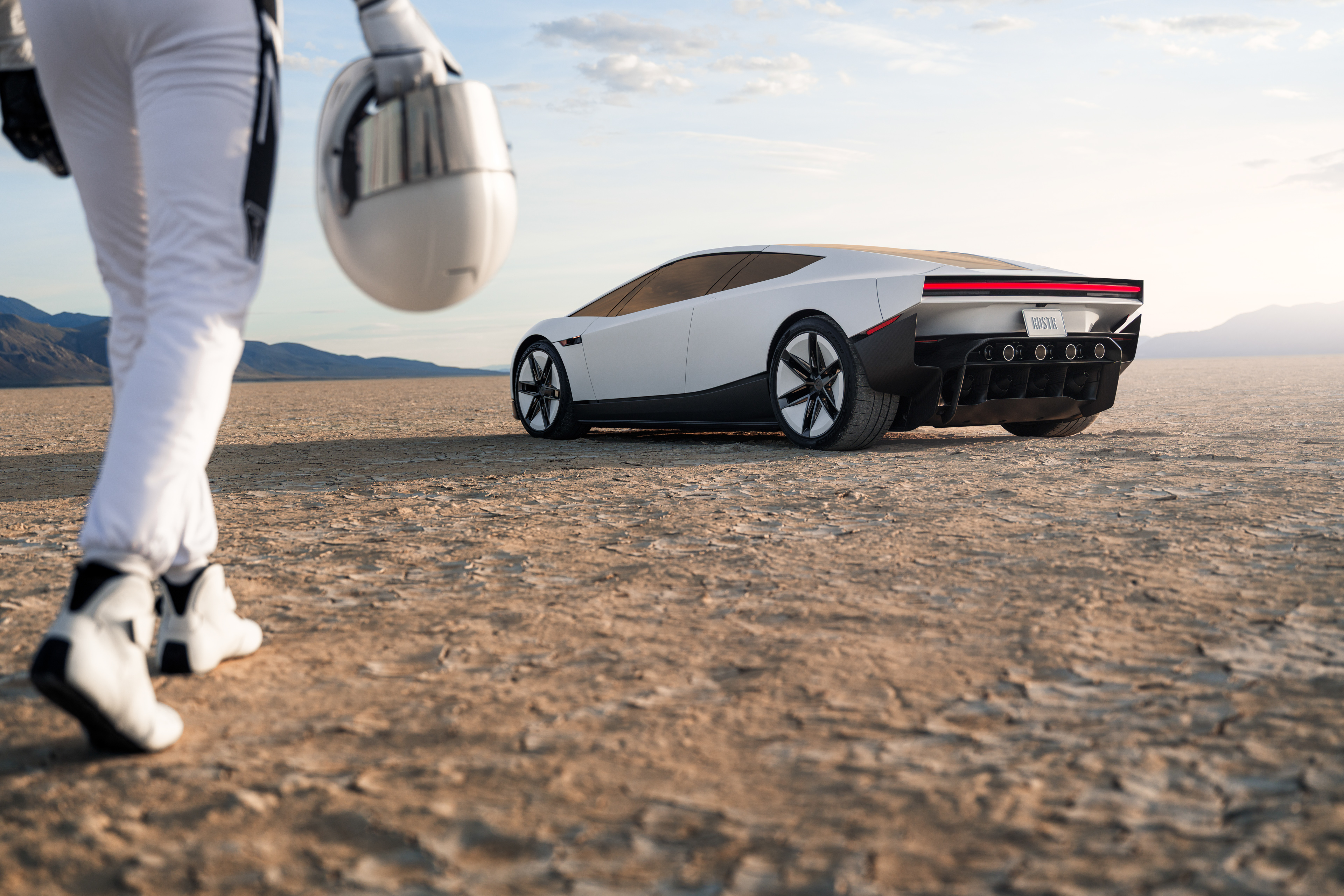 Tesla Roadster с ракетными ускорителями SpaceX, который умеет летать, показали внутри и снаружи