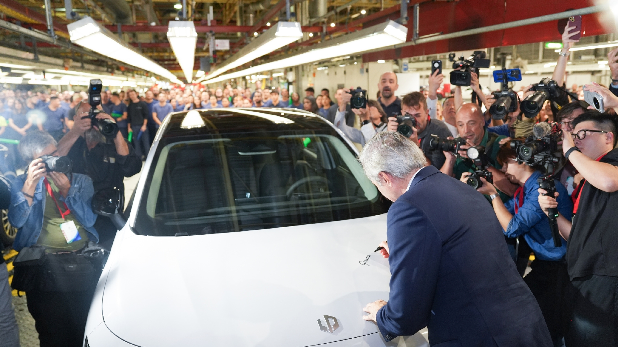 Завод Opel, за 43 года выпустивший 10 млн автомобилей, теперь собирает аккумуляторы для автомобилей…