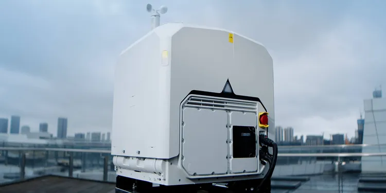 Автоматическая замена батареи за 25 секунд: представлена DJI Dock 4, которая позволяет держать дрон…