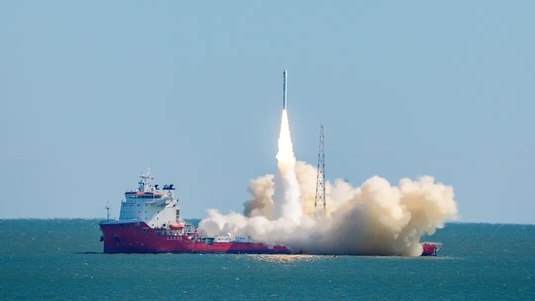 Даже Маск и SpaceX пока так не делают: Китай запустил ракету с морской платформы