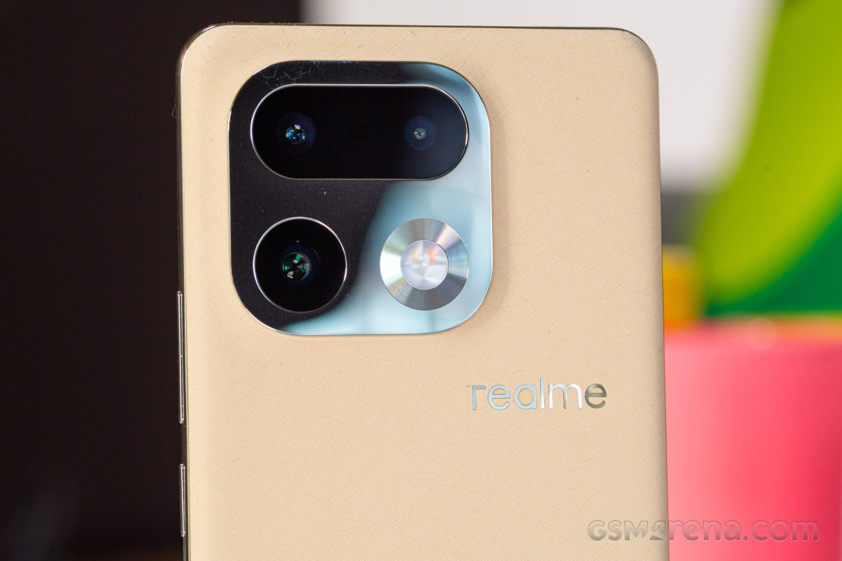 OLED-экран 185 Гц, камера на 200 Мп и батарея на 8700 мА·ч. Realme готовит свою версию OnePlus 16R
